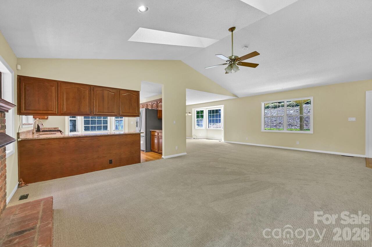 Listing Photo 11