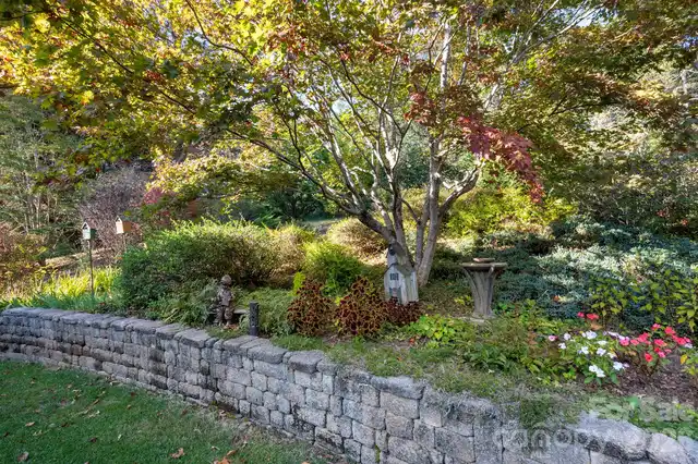 Listing Photo 11