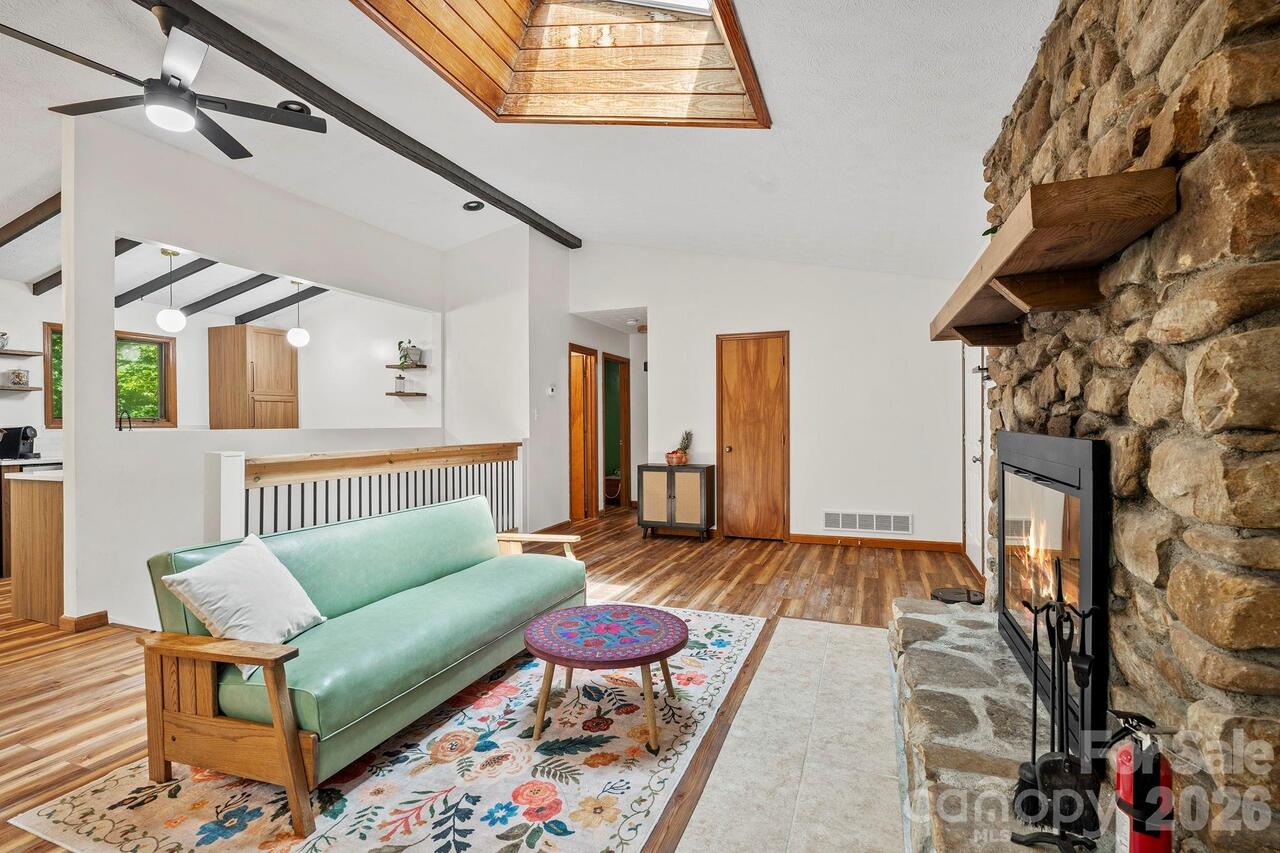 Listing Photo 8