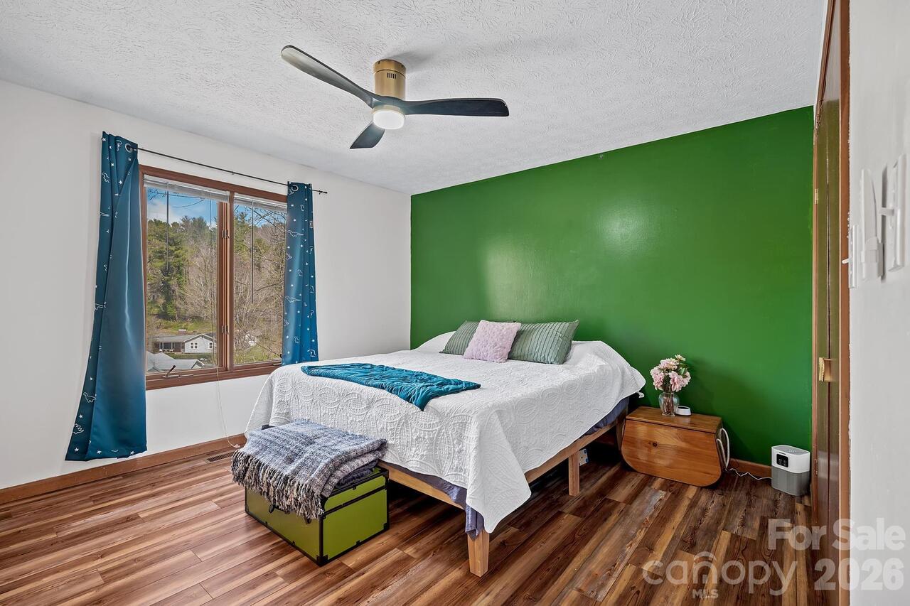 Listing Photo 17