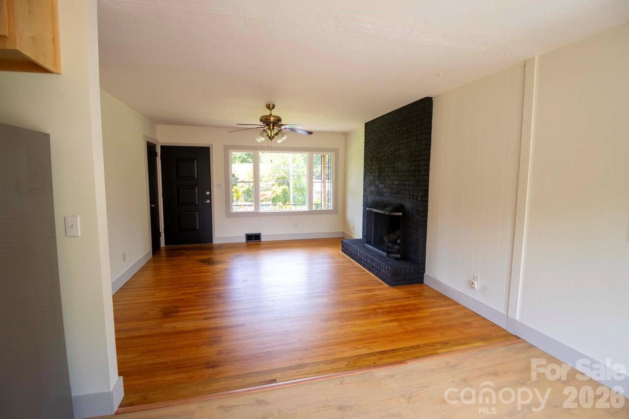Listing Photo 6
