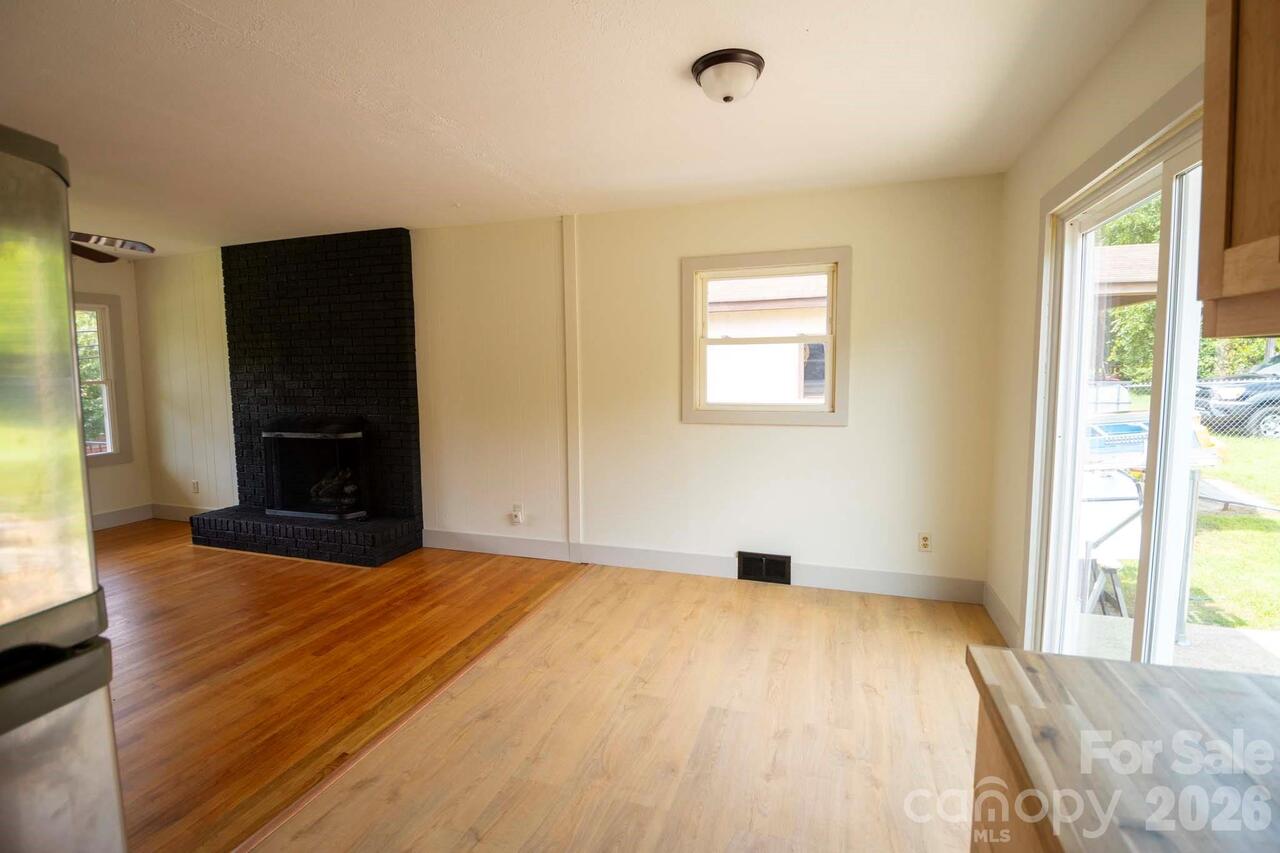 Listing Photo 8