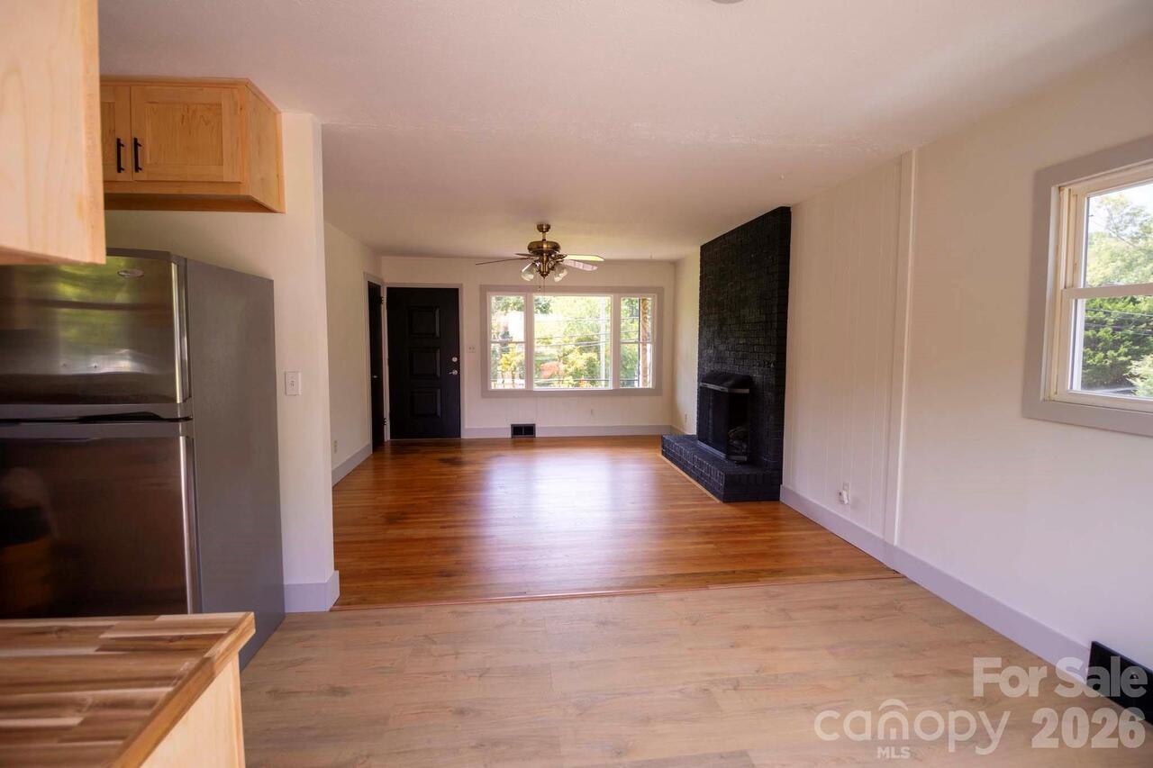 Listing Photo 9