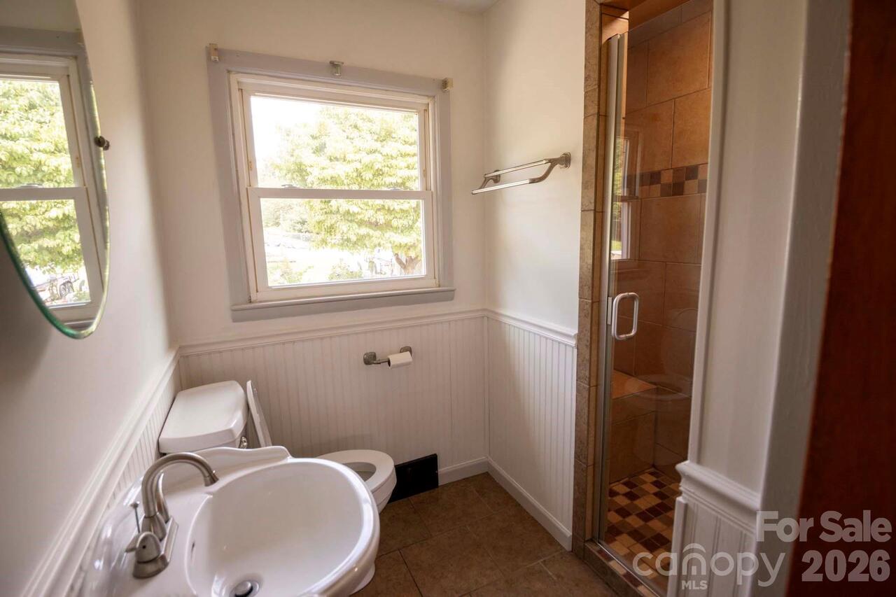 Listing Photo 12
