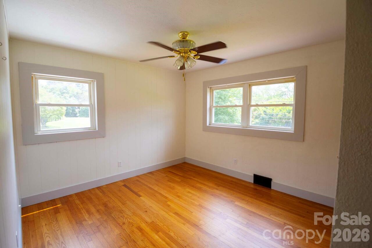 Listing Photo 14