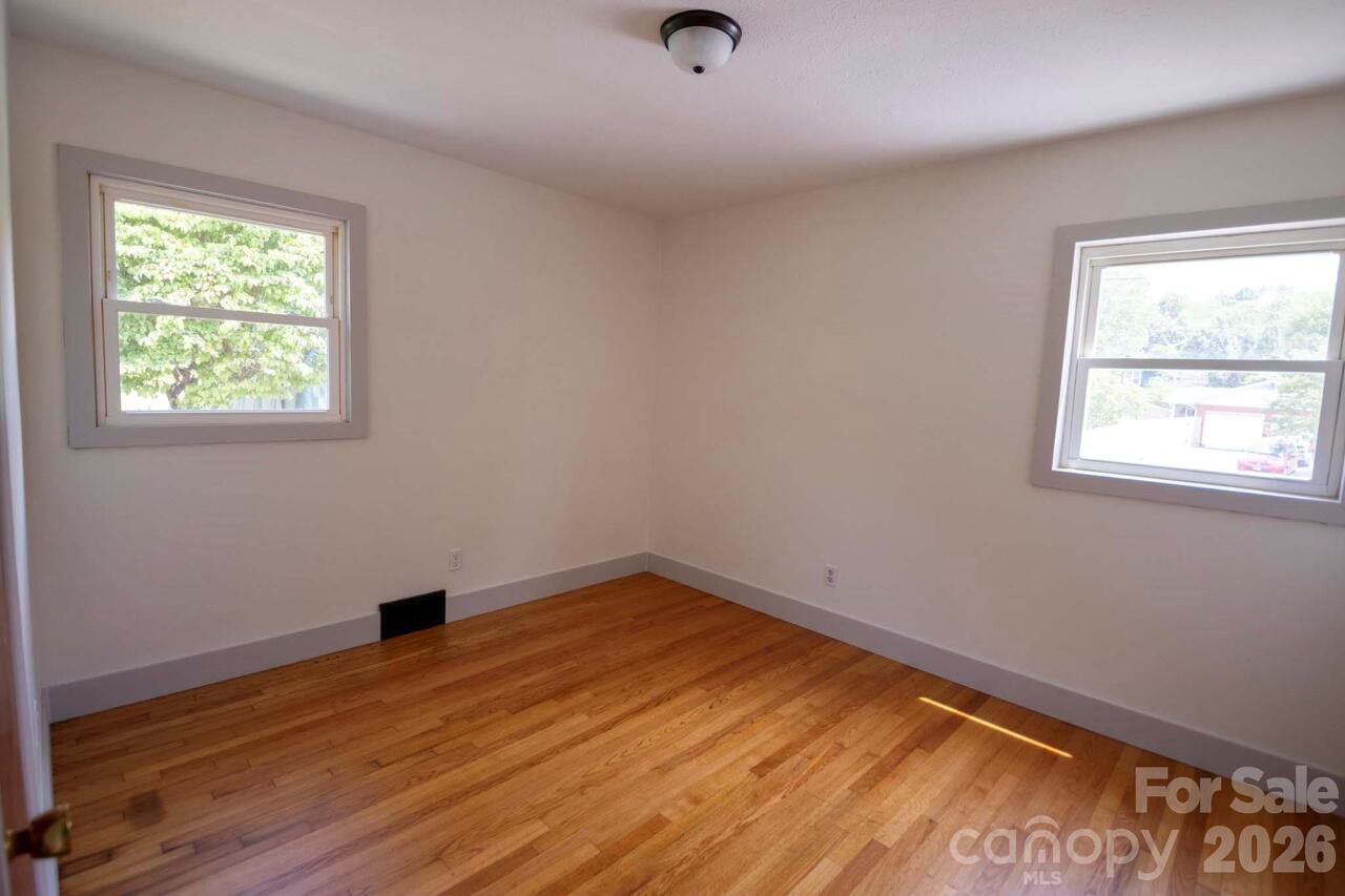 Listing Photo 16
