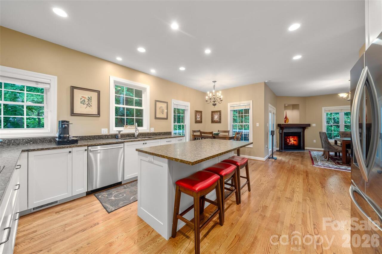 Listing Photo 14