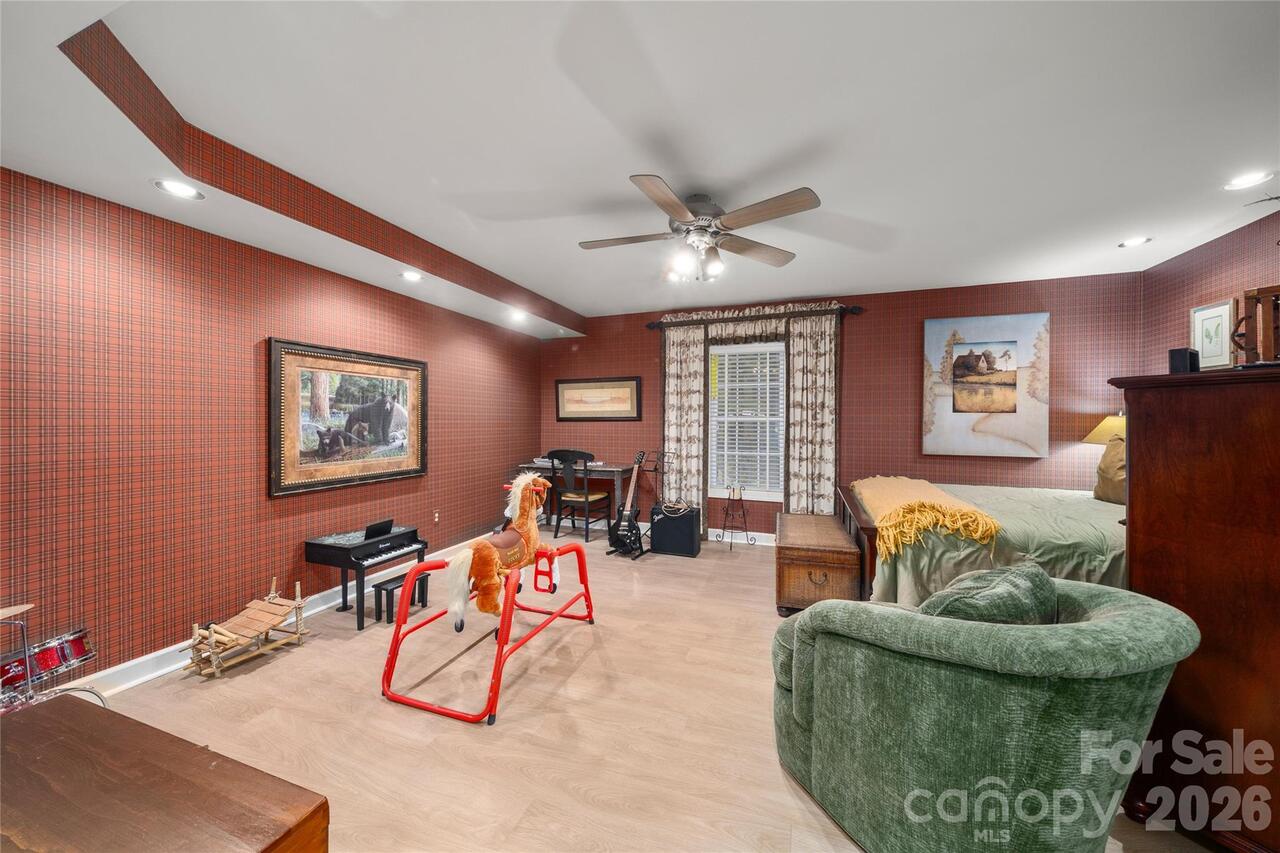 Listing Photo 32