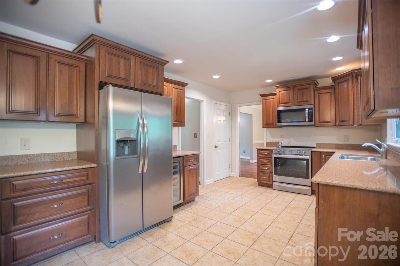 Listing Photo 16