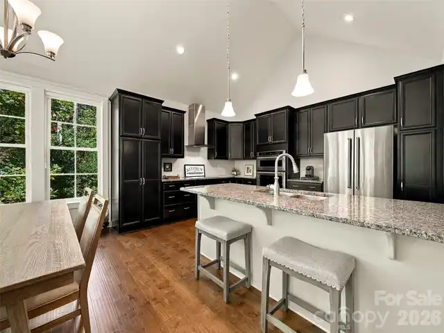 Listing Photo 10