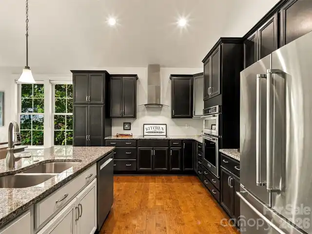 Listing Photo 11