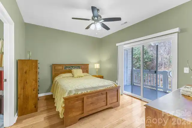 Listing Photo 11