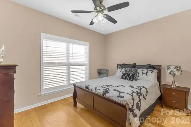 Listing Photo 14