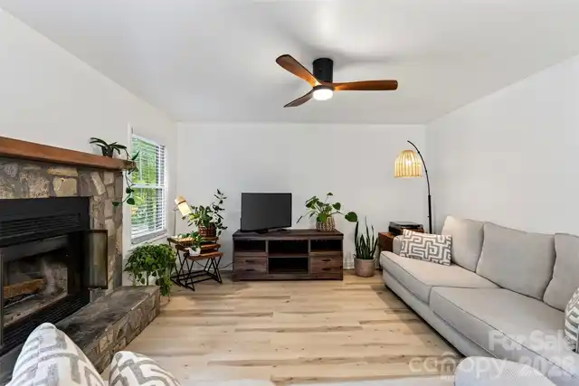 Listing Photo 8