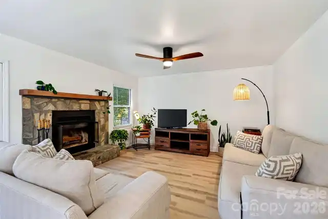 Listing Photo 9