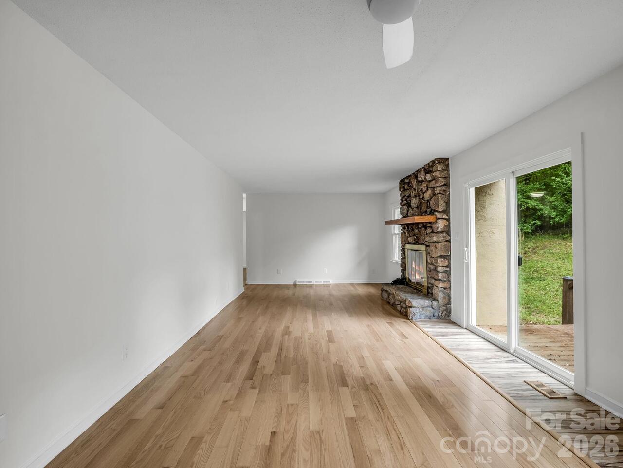 Listing Photo 14