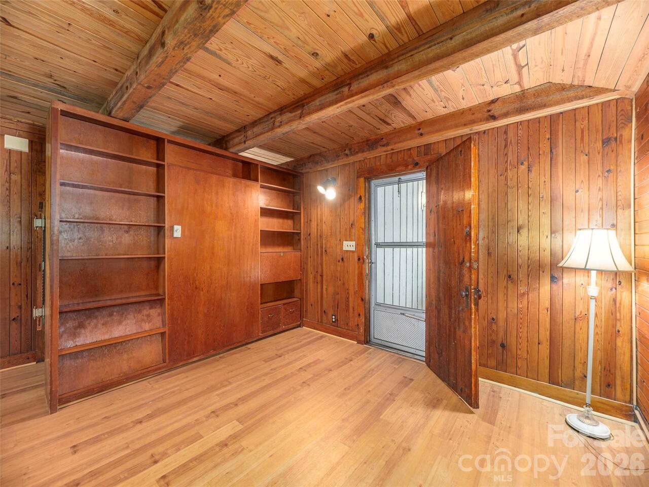 Listing Photo 9
