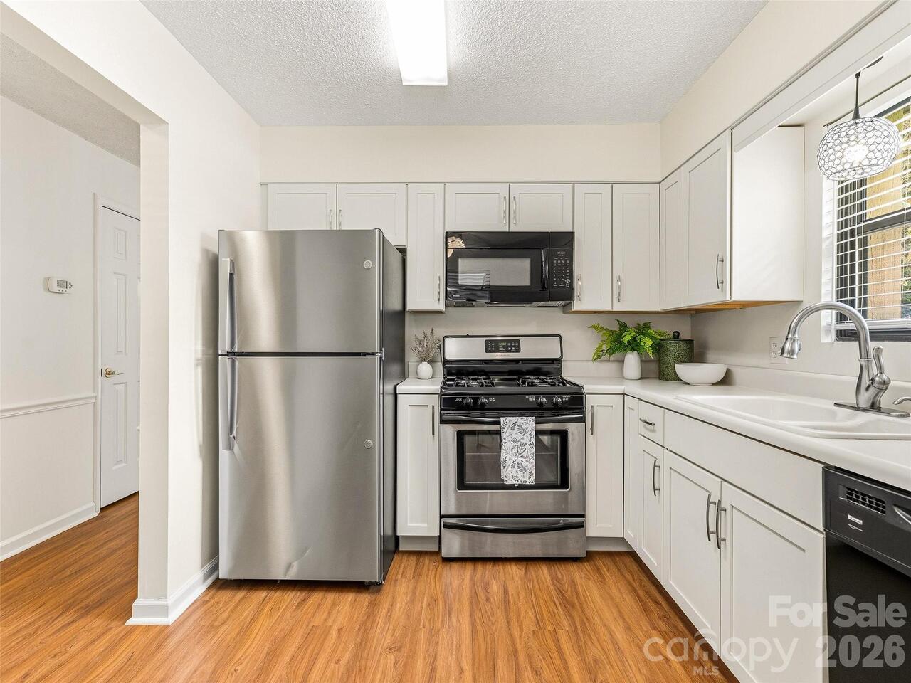 Listing Photo 12