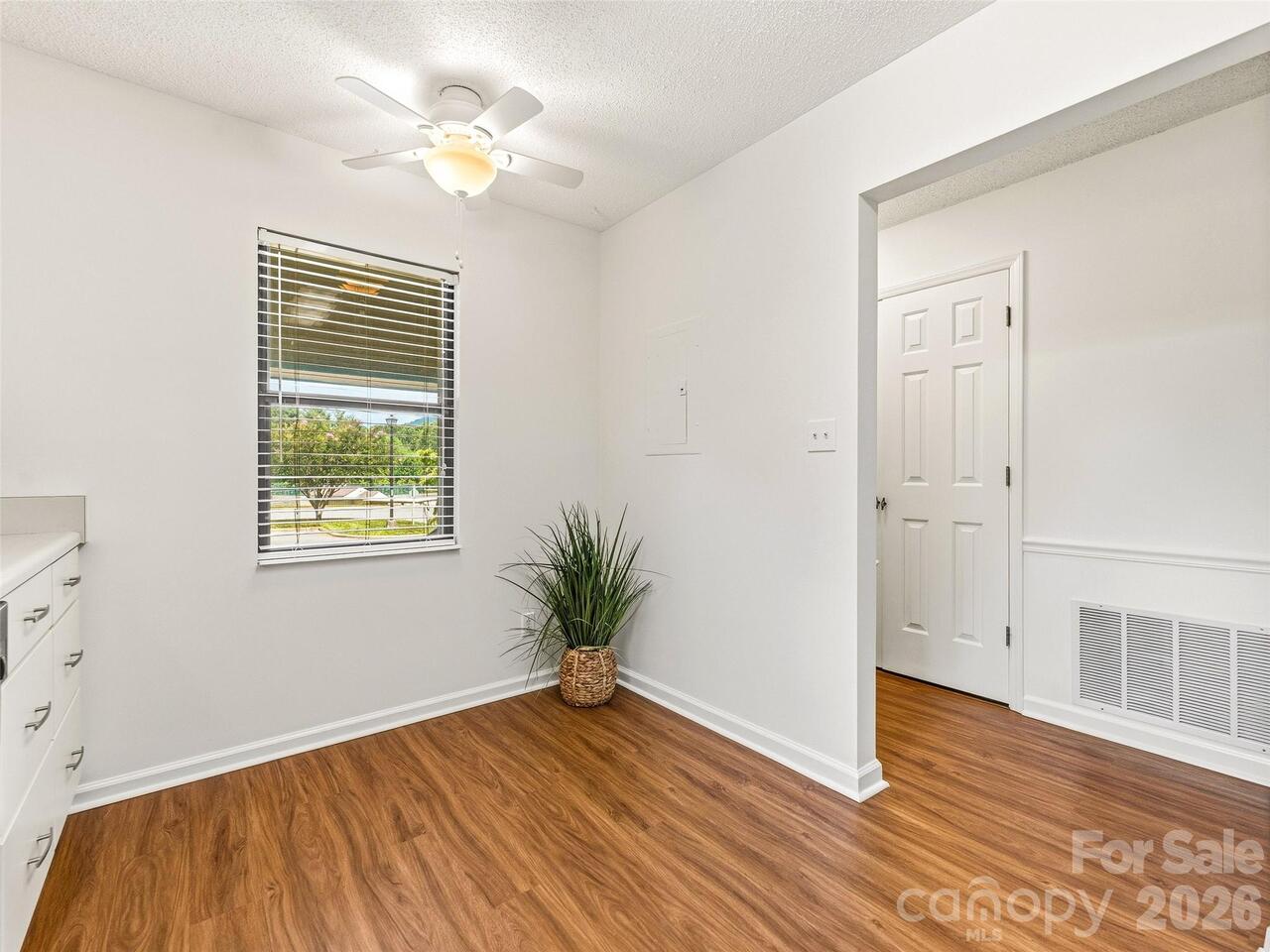 Listing Photo 13