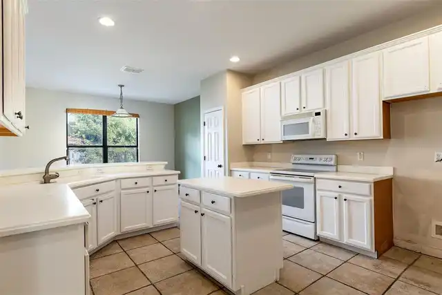 Listing Photo 10