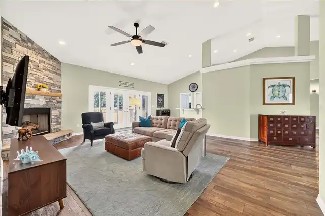 Listing Photo 16