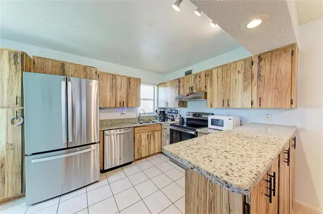 Listing Photo 10