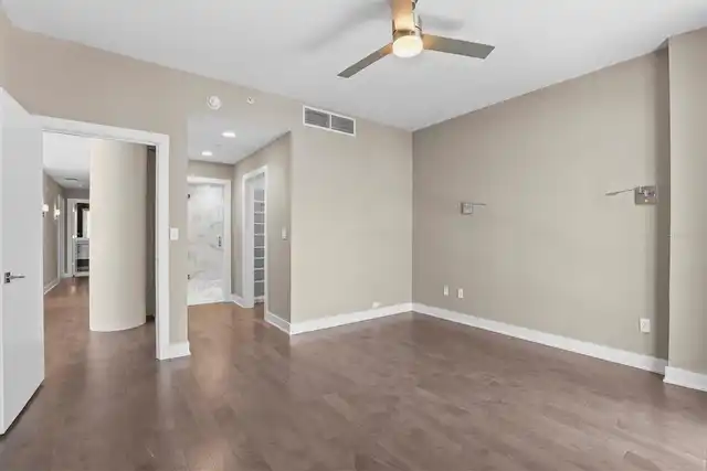 Listing Photo 12