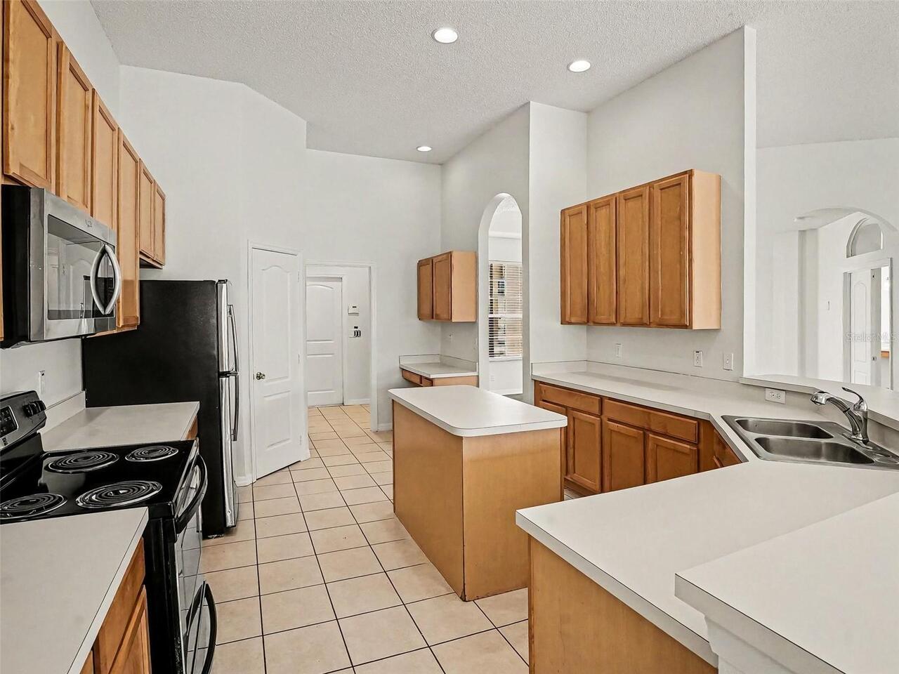 Listing Photo 12