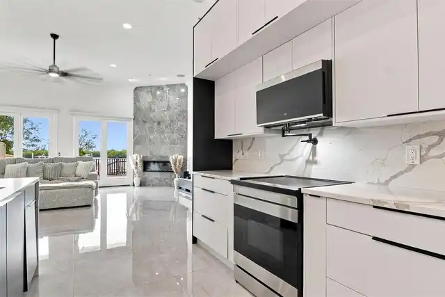Listing Photo 8