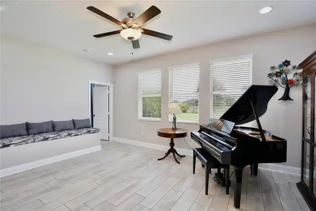 Listing Photo 12