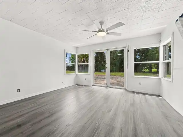 Listing Photo 14