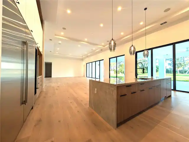 Listing Photo 10