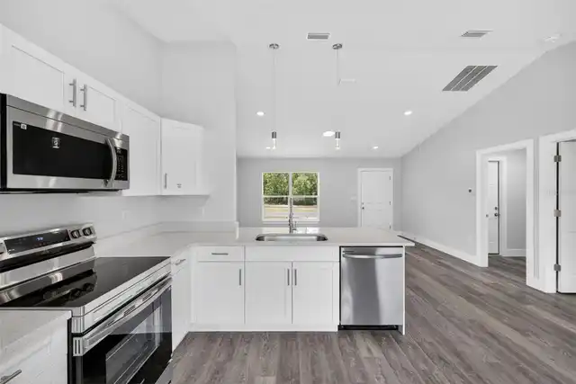 Listing Photo 10