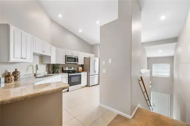 Listing Photo 10