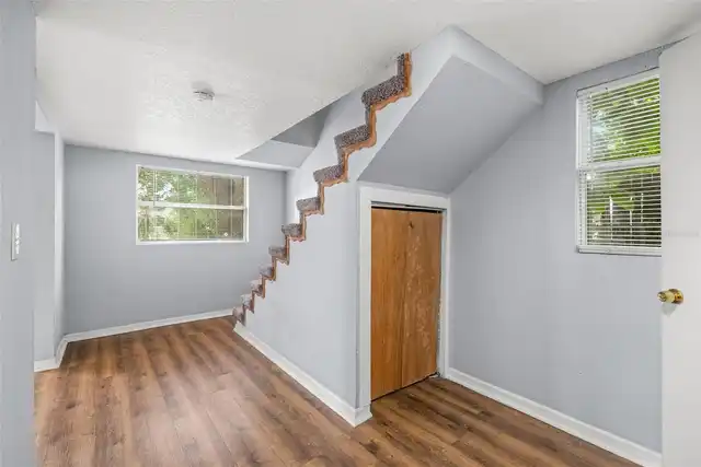 Listing Photo 10