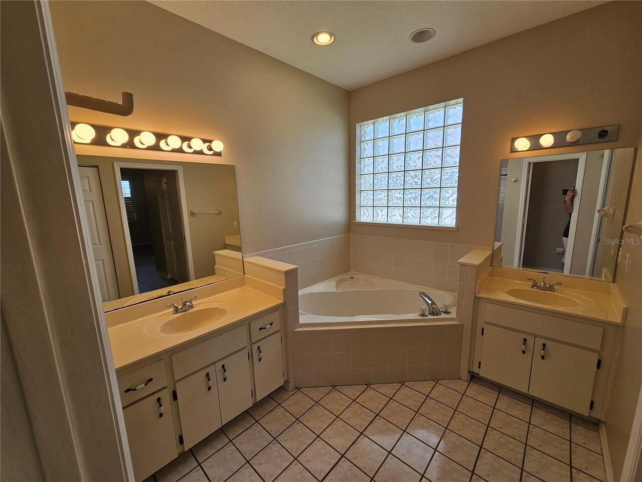 Listing Photo 11