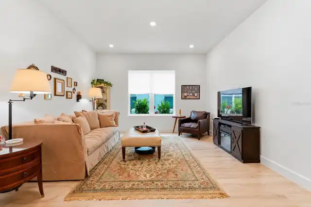 Listing Photo 10