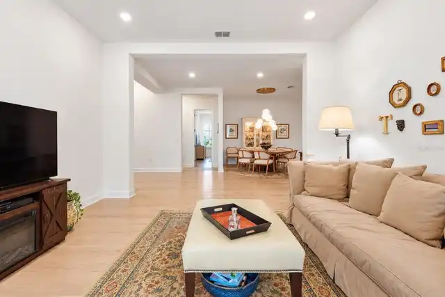 Listing Photo 12