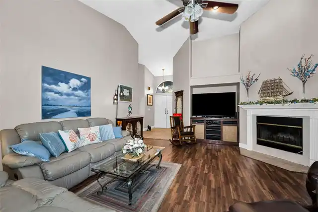 Listing Photo 11