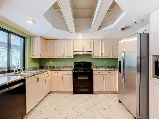 Listing Photo 12