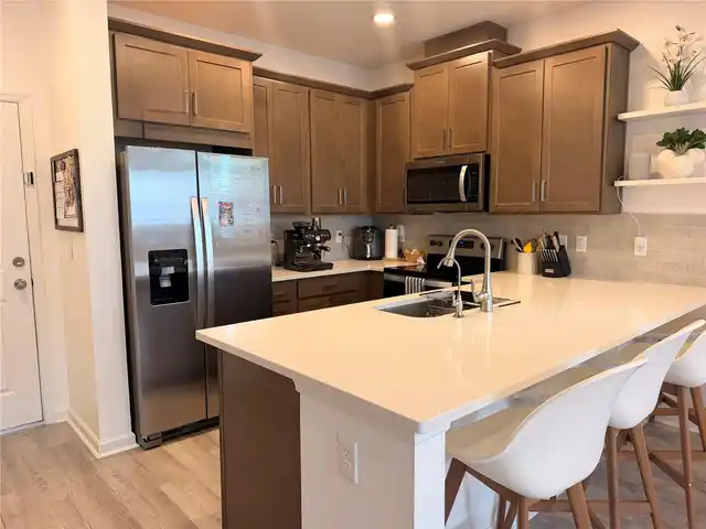 Listing Photo 9