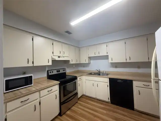 Listing Photo 11