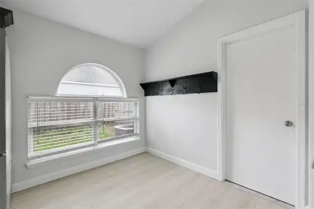 Listing Photo 14