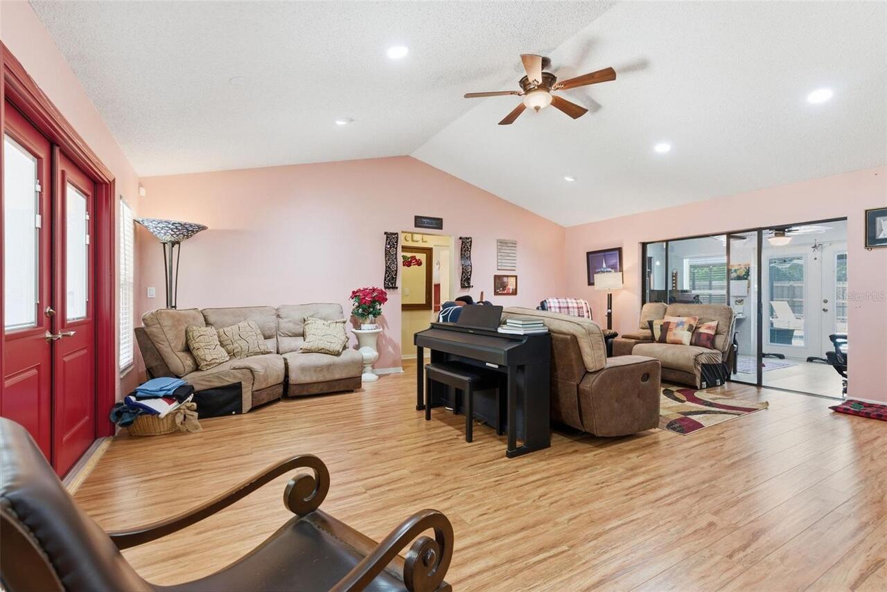 Listing Photo 14