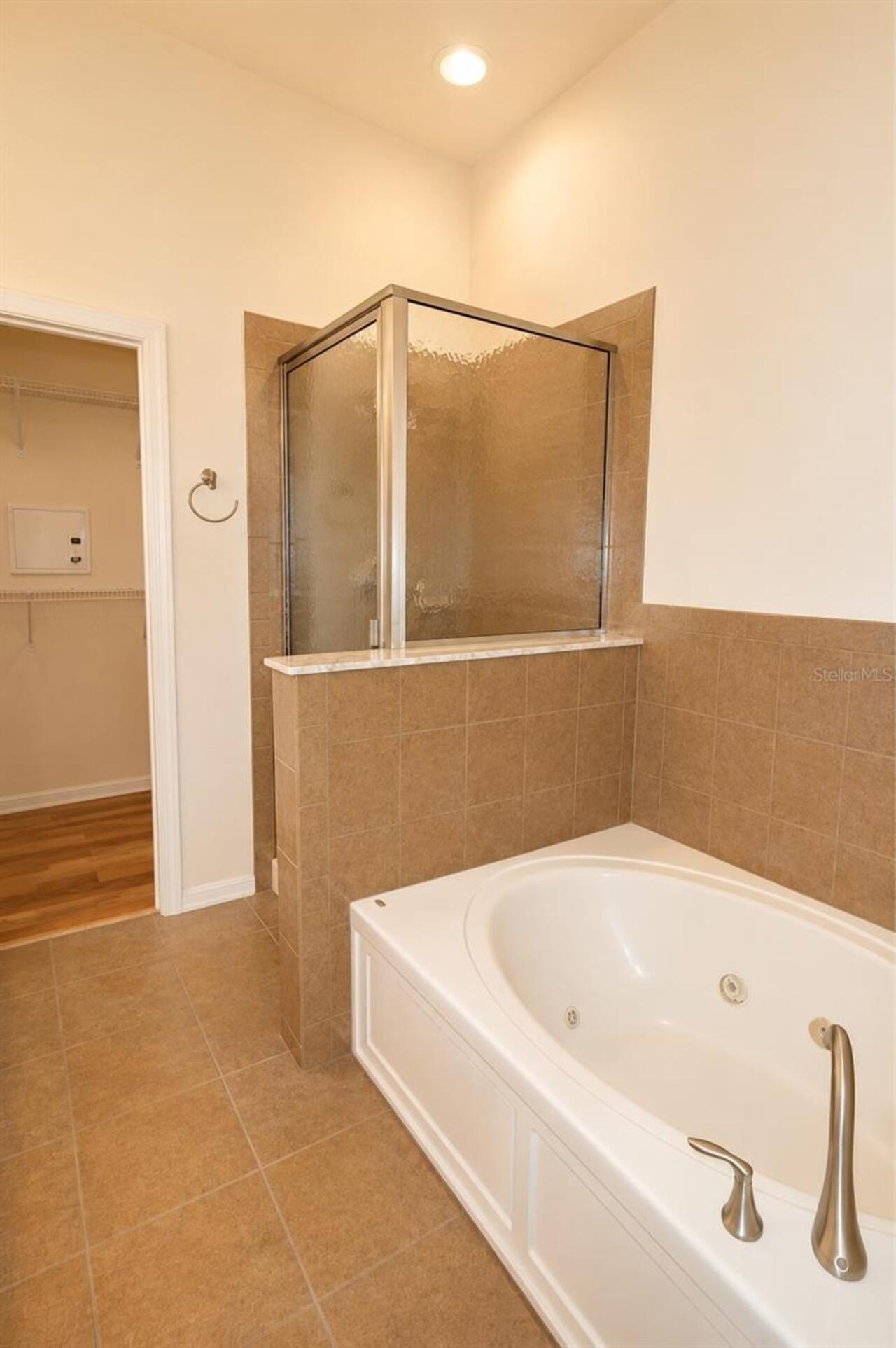 Listing Photo 12