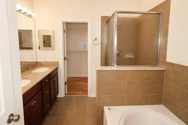 Listing Photo 11