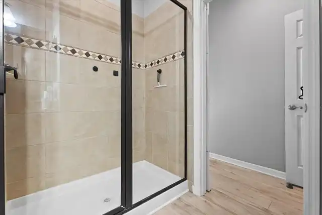 Listing Photo 17