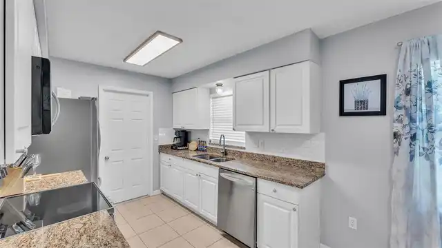 Listing Photo 8