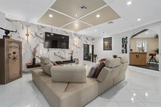 Listing Photo 16