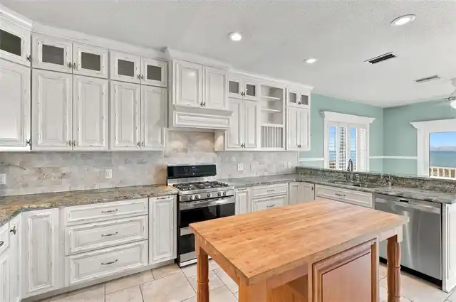 Listing Photo 10